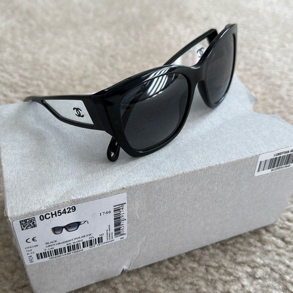 Chanel sunglasses black grey gradient polarized 0CH5429 - Picture 2 of 9